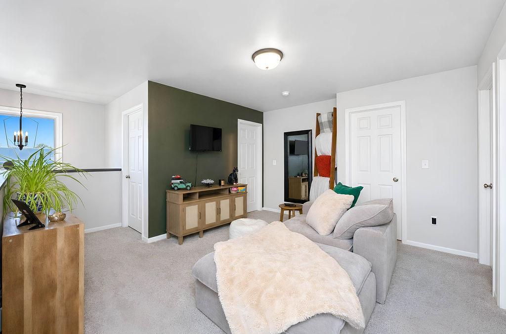 Upper-level sitting area