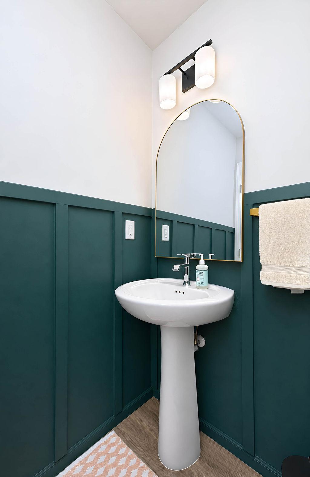 1/2 bath on the main off the entryway