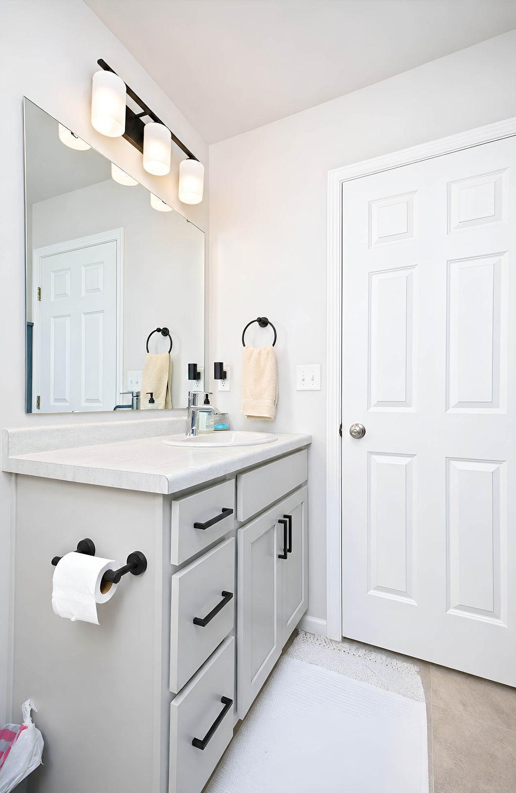 2nd full bathroom - upper level