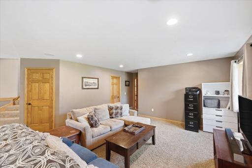 952 S Chestnut Street, Belle Plaine, MN 56011