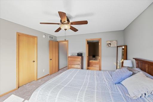 952 S Chestnut Street, Belle Plaine, MN 56011