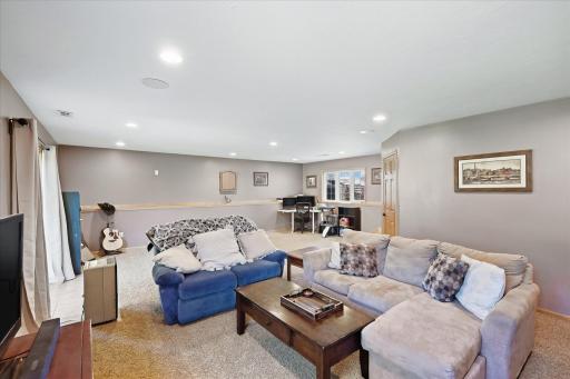 952 S Chestnut Street, Belle Plaine, MN 56011
