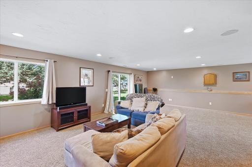 952 S Chestnut Street, Belle Plaine, MN 56011