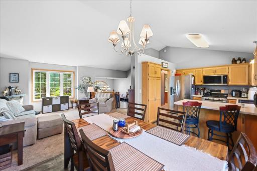 952 S Chestnut Street, Belle Plaine, MN 56011