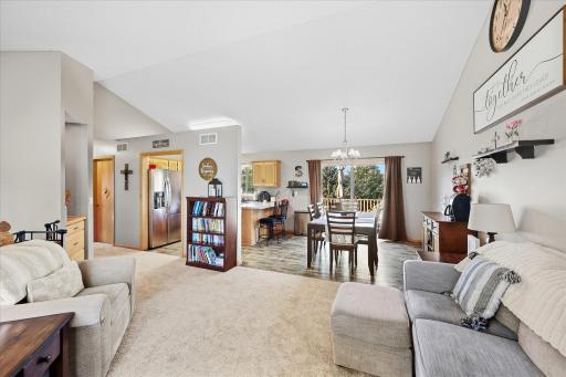 952 S Chestnut Street, Belle Plaine, MN 56011