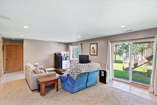 952 S Chestnut Street, Belle Plaine, MN 56011