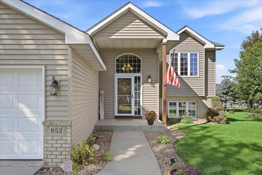 952 S Chestnut Street, Belle Plaine, MN 56011