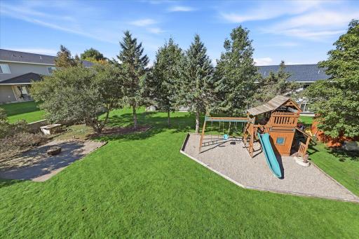 952 S Chestnut Street, Belle Plaine, MN 56011