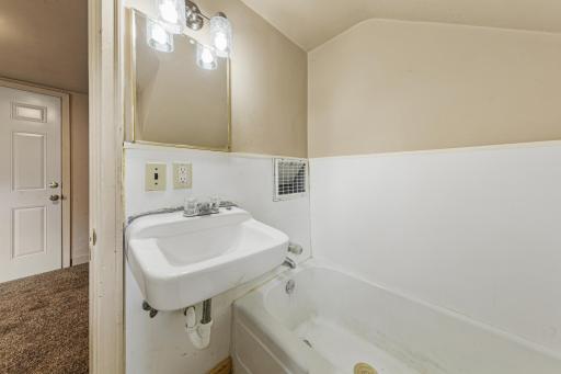 1526 N 4th Street, Mankato, MN 56001