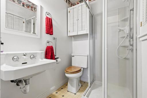 Main floor 3/4 bath