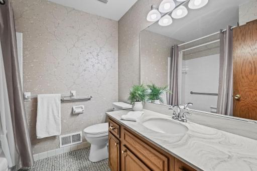 Main level full bath