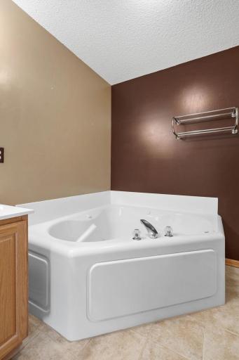 8841 Brunswick Path, Inver Grove Heights, MN 55076