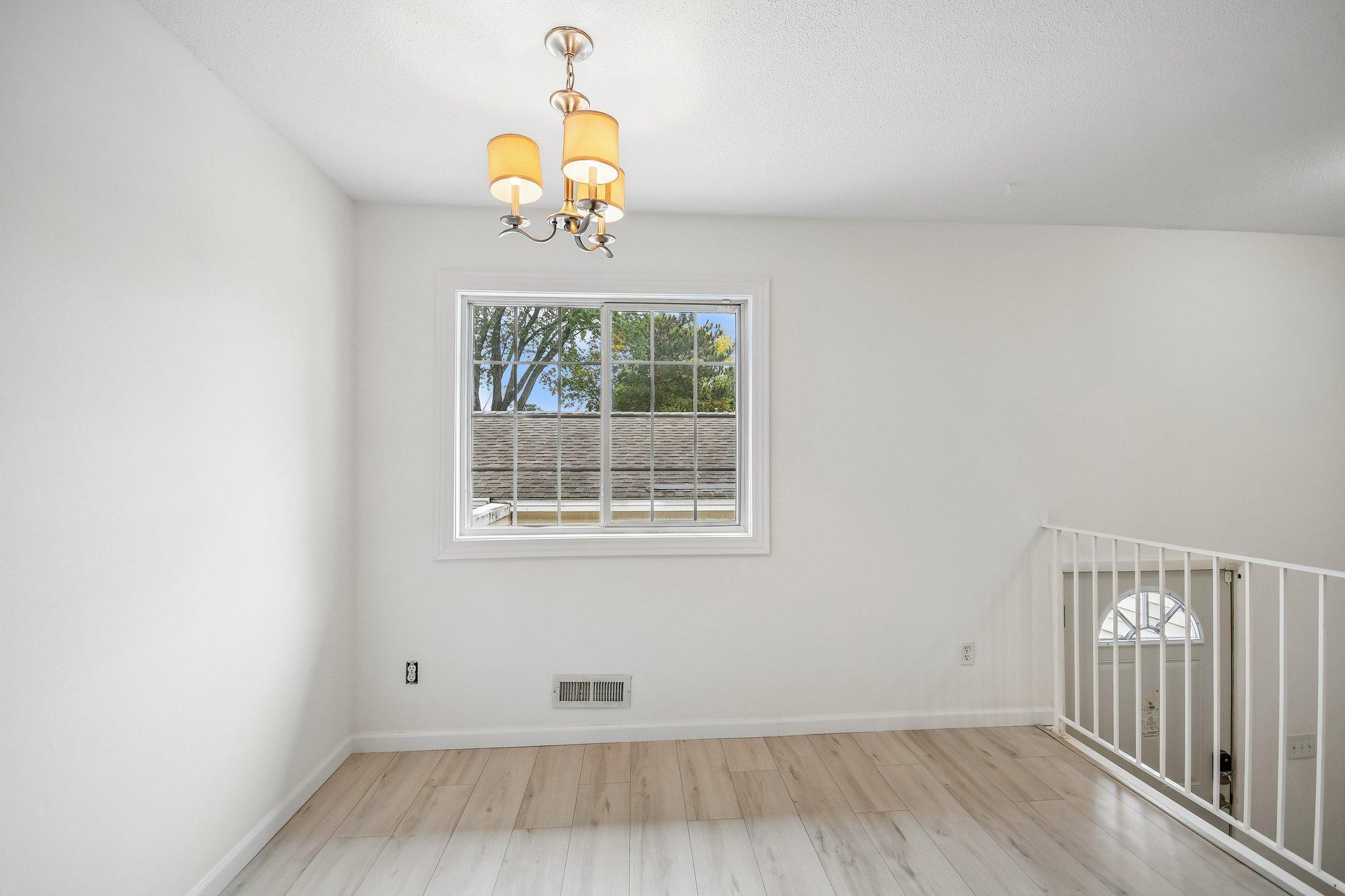 9-web-or-mls-Drake St-S1410-011.jpg