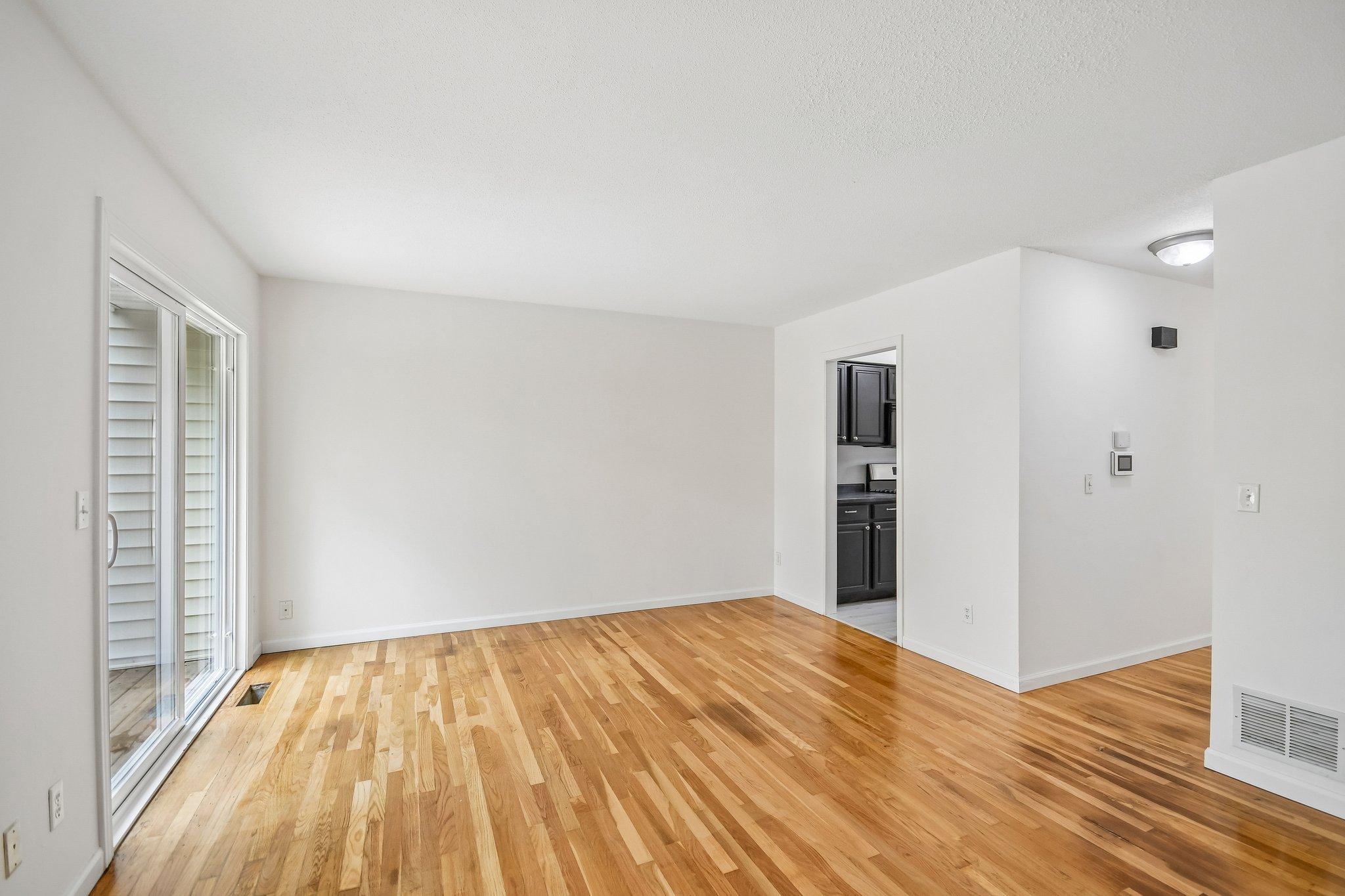 8-web-or-mls-Drake St-S1410-010.jpg