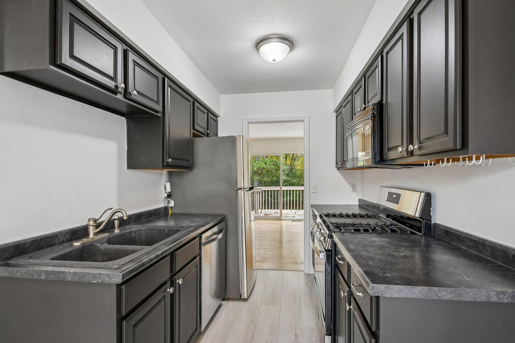 11-web-or-mls-Drake St-S1410-013.jpg