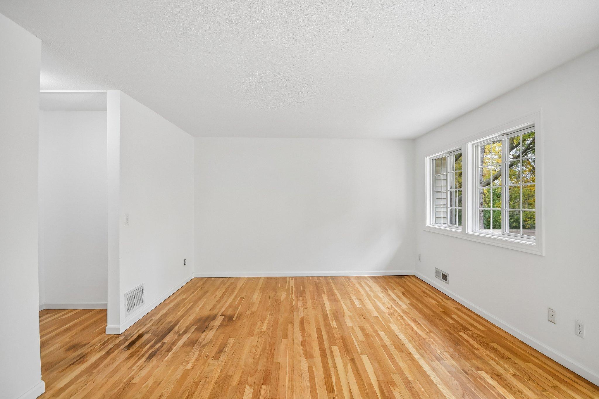 7-web-or-mls-Drake St-S1410-009.jpg