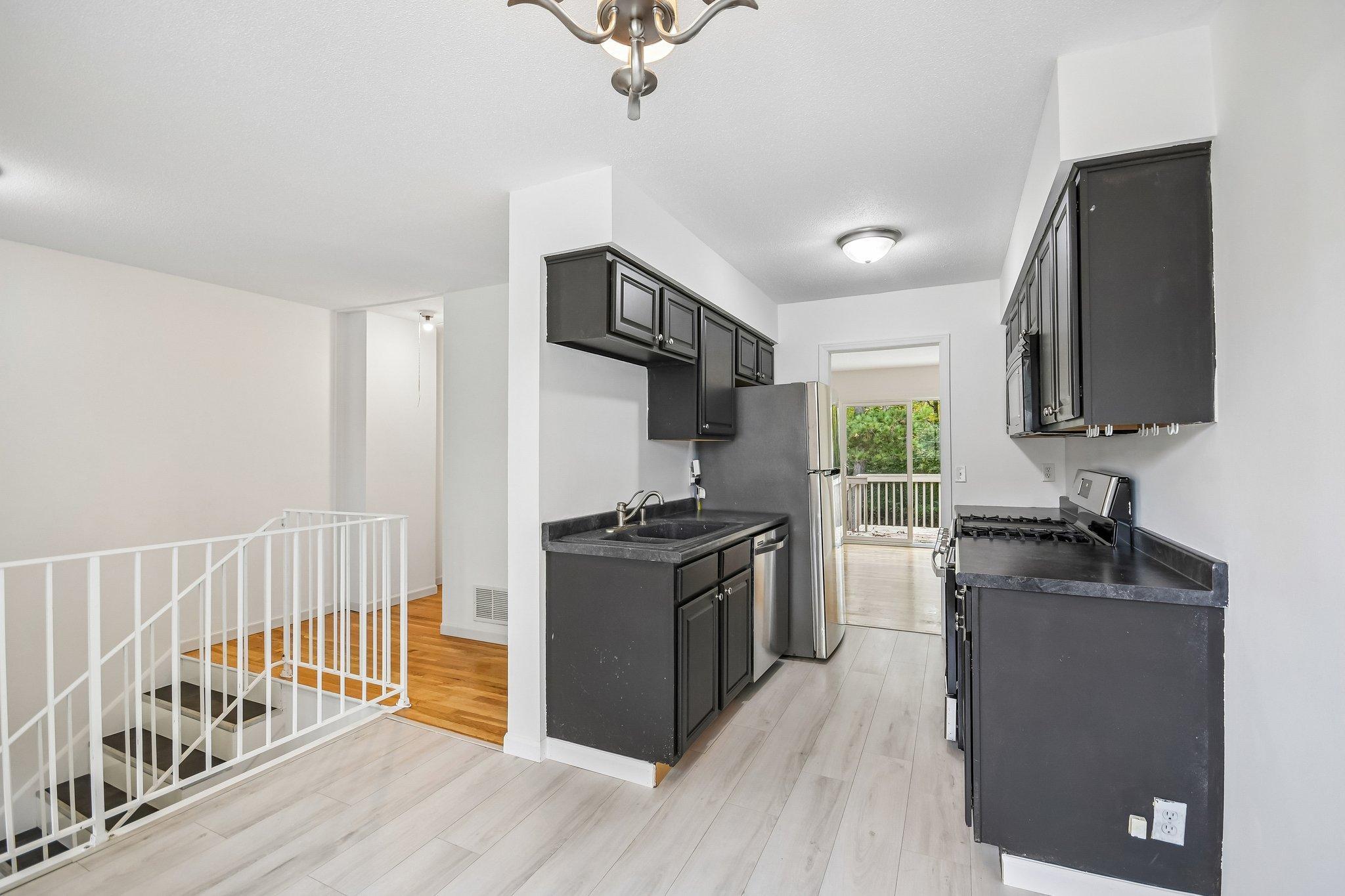 13-web-or-mls-Drake St-S1410-015.jpg