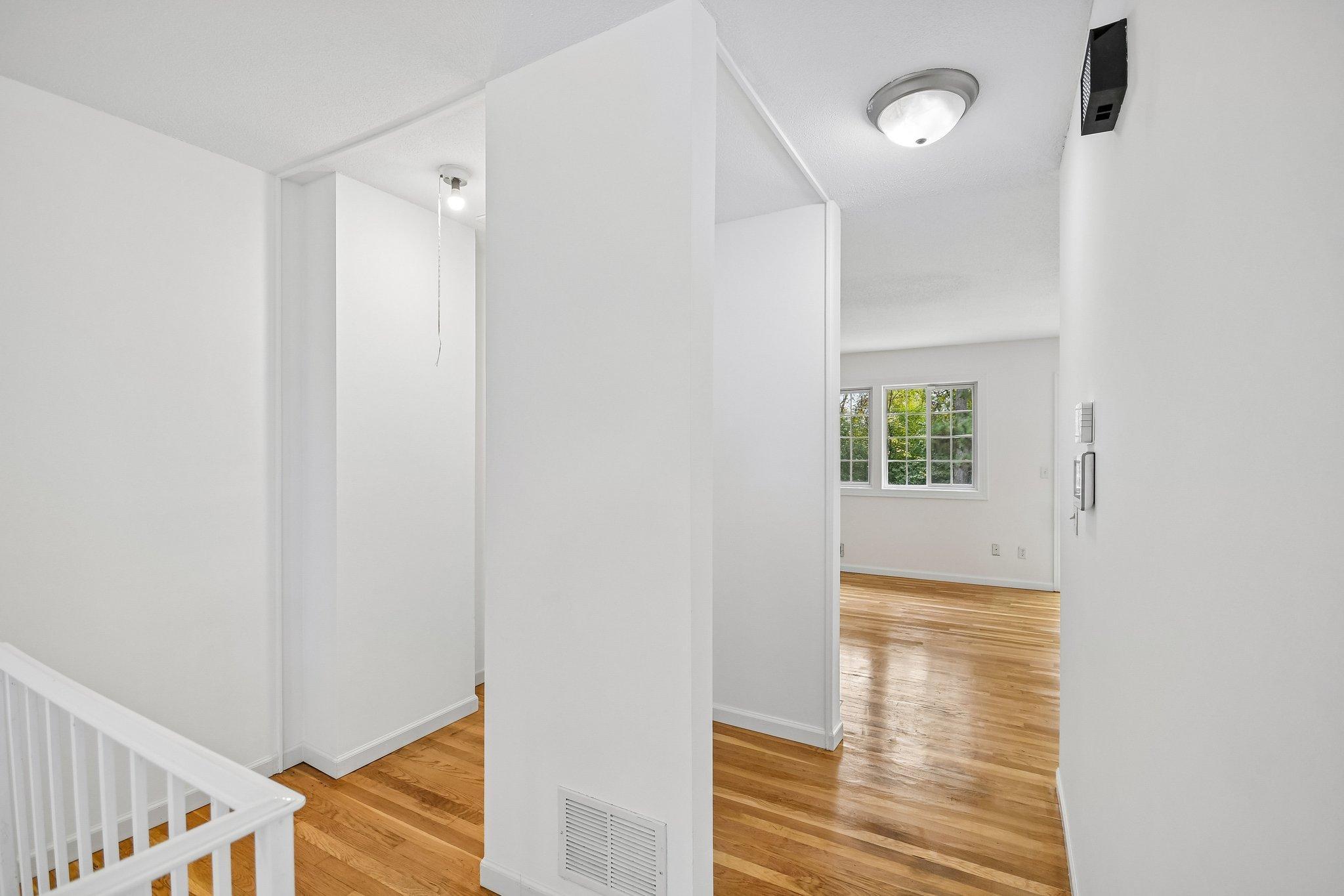 4-web-or-mls-Drake St-S1410-006.jpg
