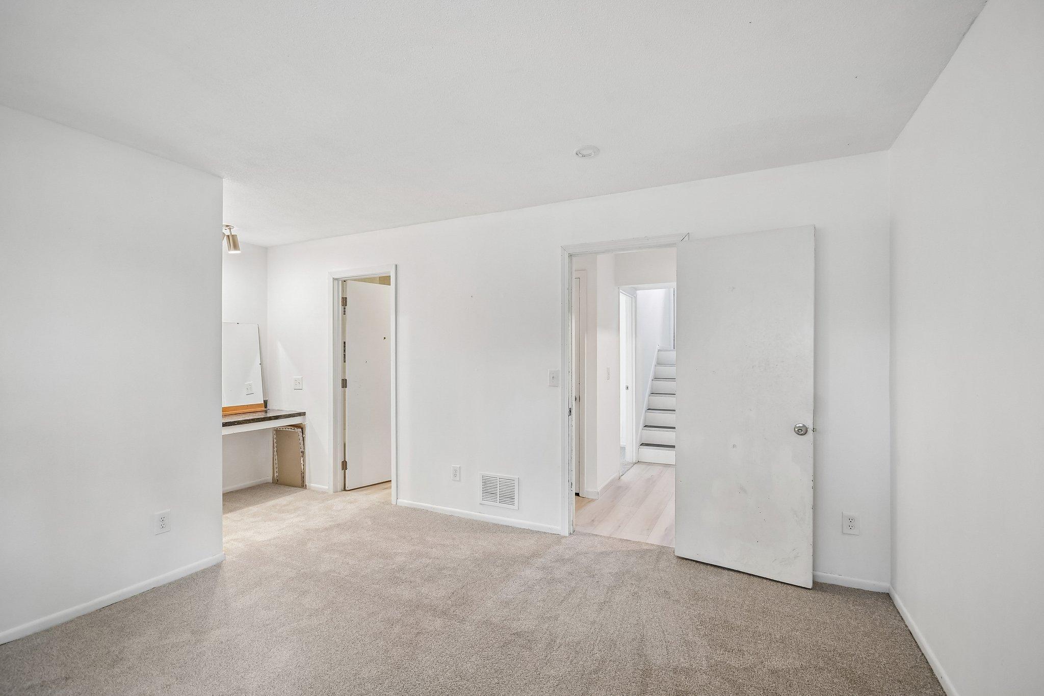 17-web-or-mls-Drake St-S1410-019.jpg