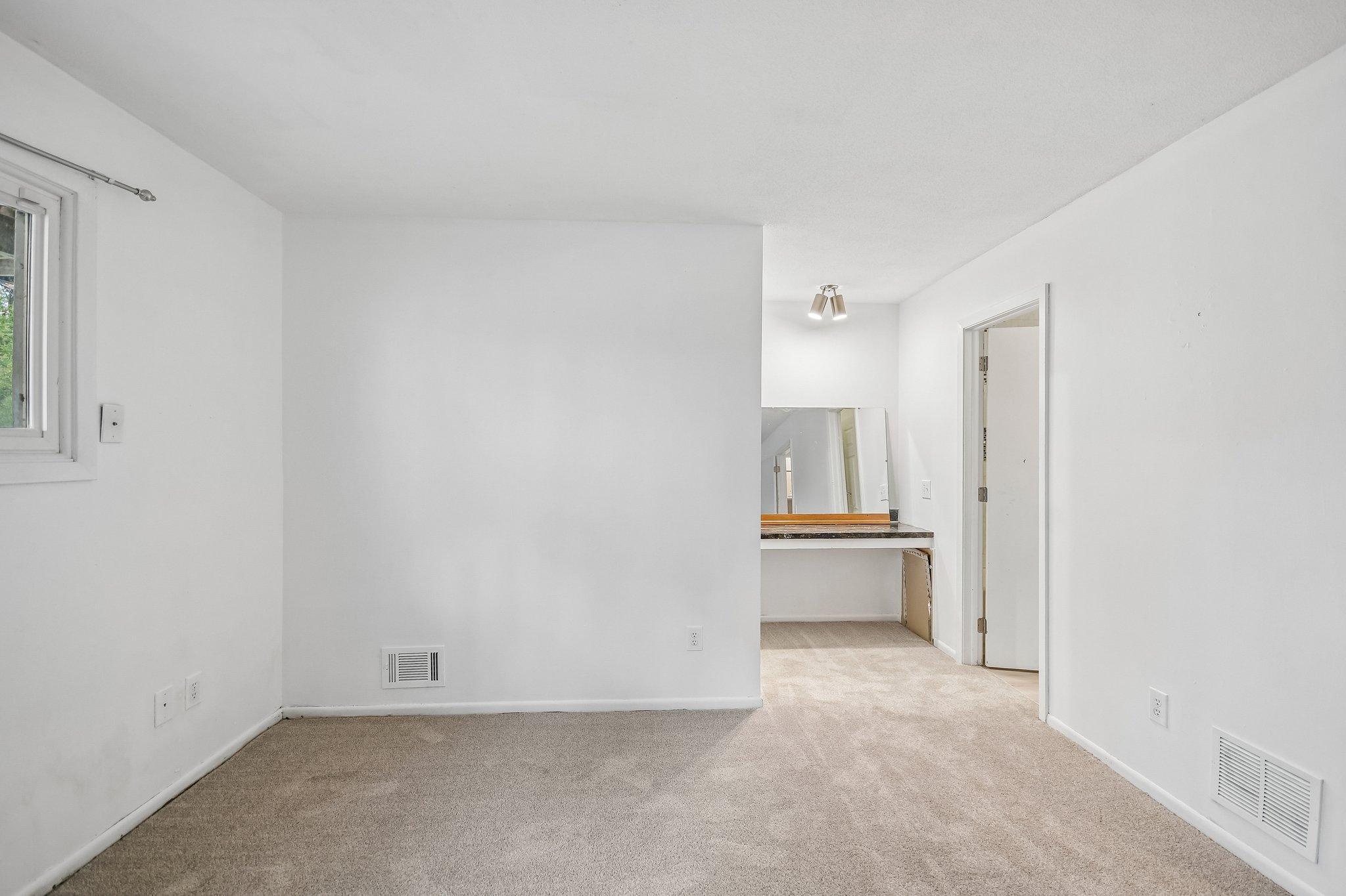 18-web-or-mls-Drake St-S1410-020.jpg