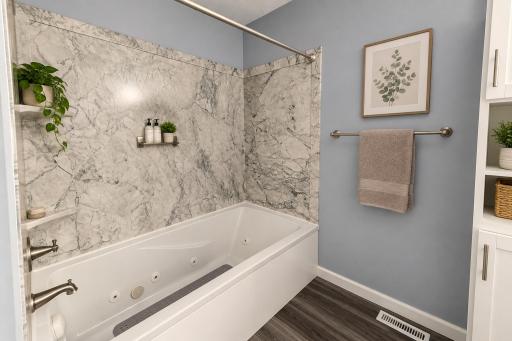 Main Bath_Jacuzzi