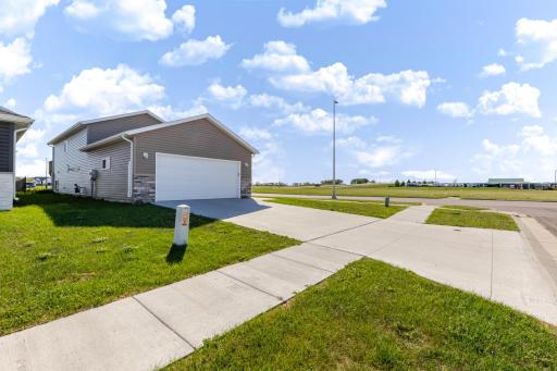3299 Maple Leaf Loop S, Fargo, ND 58104