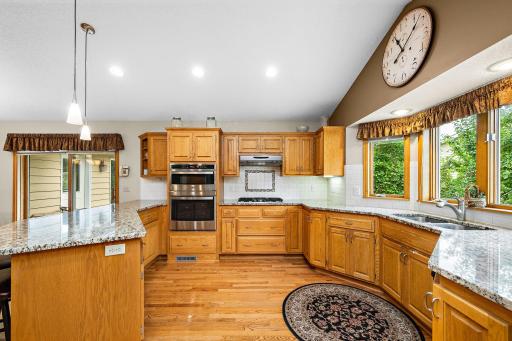 16185 Inglewood Drive, Lakeville, MN 55044