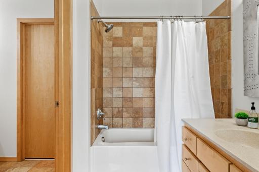 80-web-or-mls-4525 Park Commons Dr Additional Photos-15.jpg