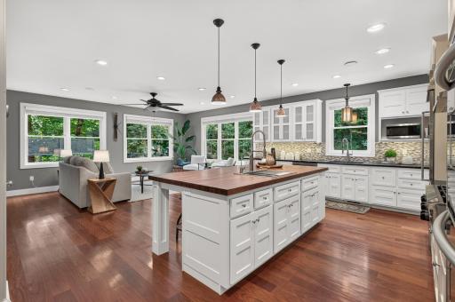 19055 Ridgewood Road, Wayzata, MN 55391