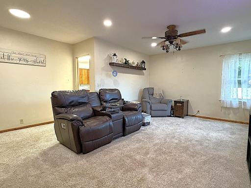 65 1st Street SE, Elgin, MN 55932
