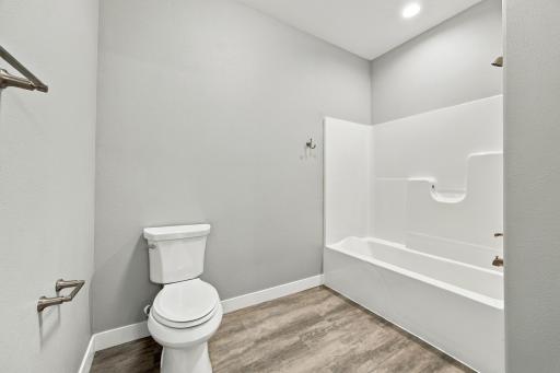 6016 Autumn Drive S, Fargo, ND 58104