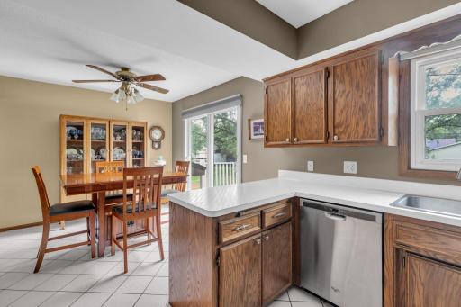 246 kitchen5.jpg