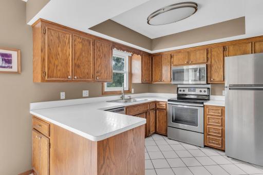 246 Large Counter Space