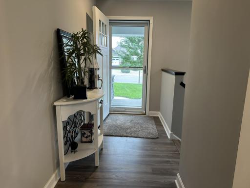 Main Floor Entry Way 2.jpg