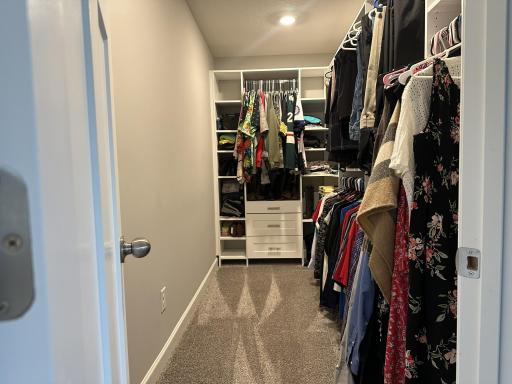 Walk in Closet 1.jpg