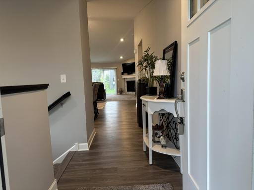 Main Floor Entry Way 1.jpg