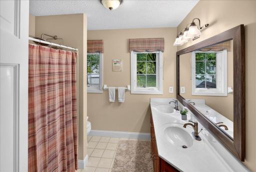 2398 Hunter Drive, Chanhassen, MN 55317
