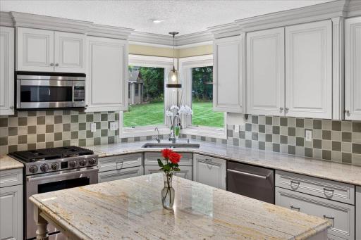 2398 Hunter Drive, Chanhassen, MN 55317
