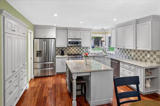 2398 Hunter Drive, Chanhassen, MN 55317