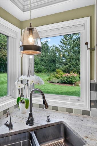 2398 Hunter Drive, Chanhassen, MN 55317