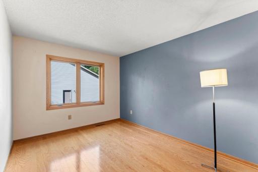 2824 Mckinley Drive, Woodbury, MN 55125