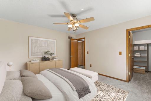2824 Mckinley Drive, Woodbury, MN 55125