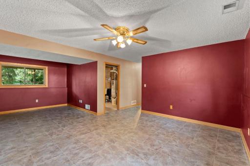 2824 Mckinley Drive, Woodbury, MN 55125