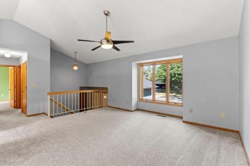 2824 Mckinley Drive, Woodbury, MN 55125