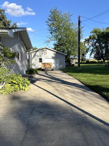 Driveway to additional garage off driveway to house.jpeg