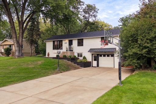 825 W River Road, Champlin, MN 55316