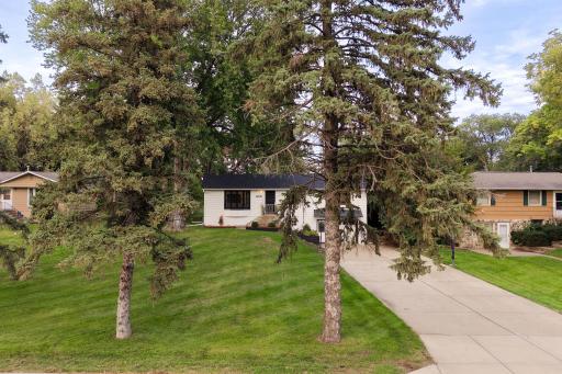 825 W River Road, Champlin, MN 55316