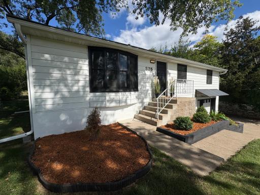 825 W River Road, Champlin, MN 55316