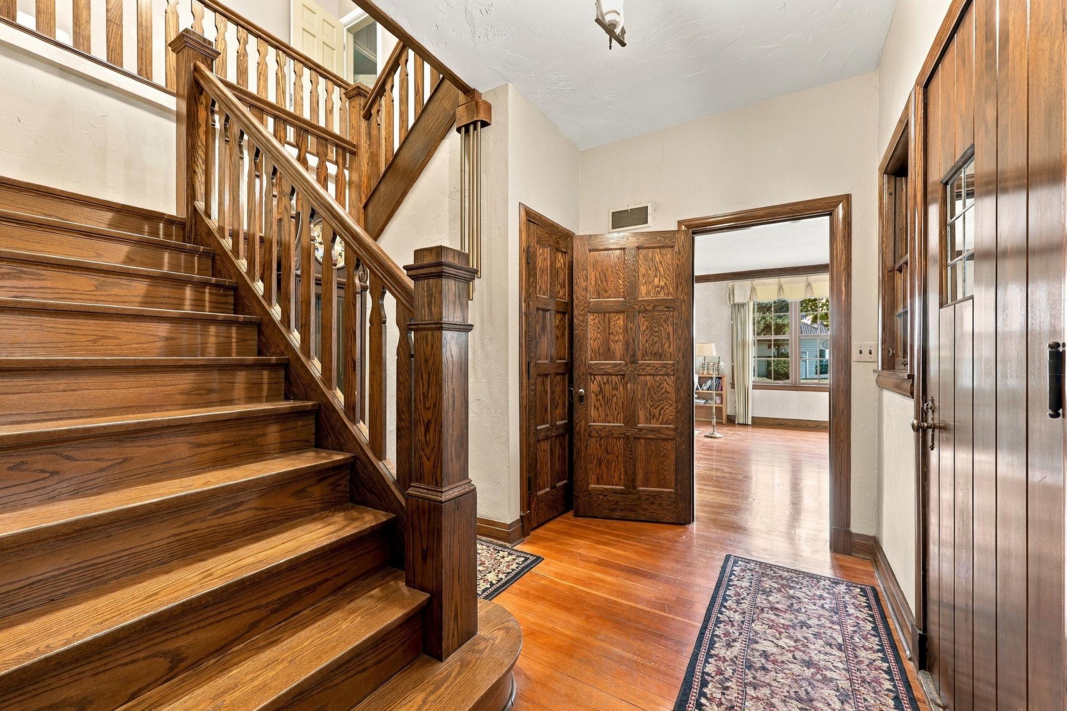 Foyer / Oak Staircase
