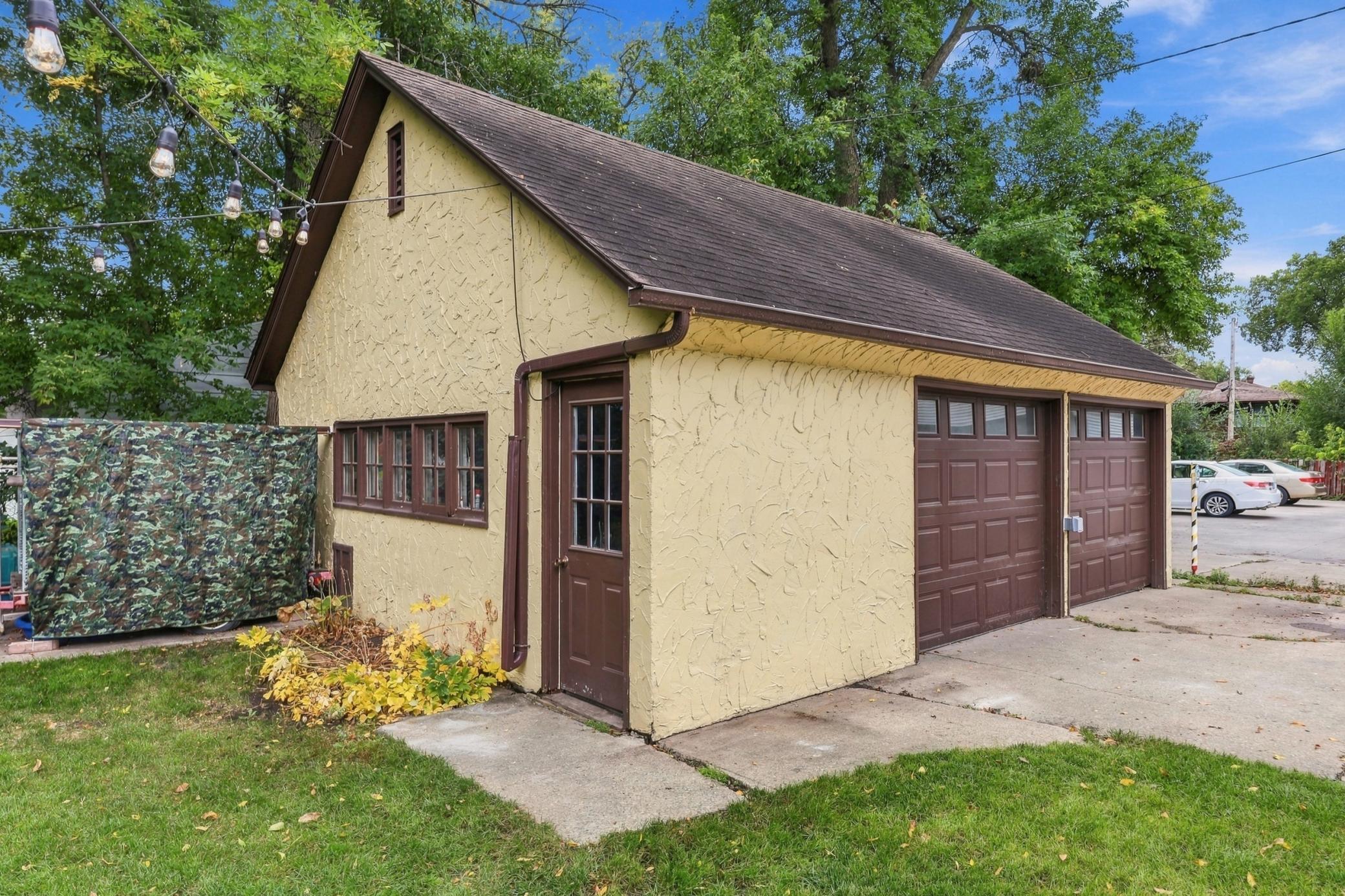 Detached Garage